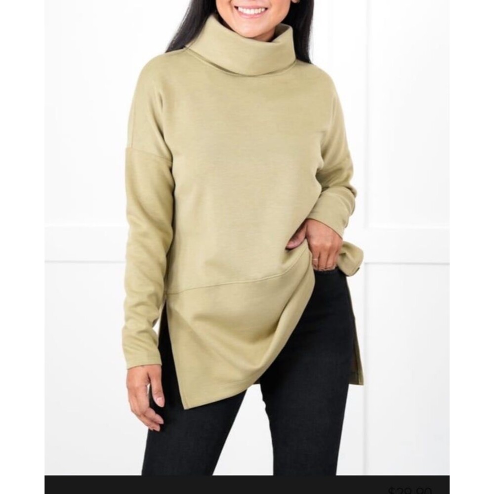 Dear Scarlett top womens MEDIUM pullover SAGE Scuba knit fits med- large NEW top